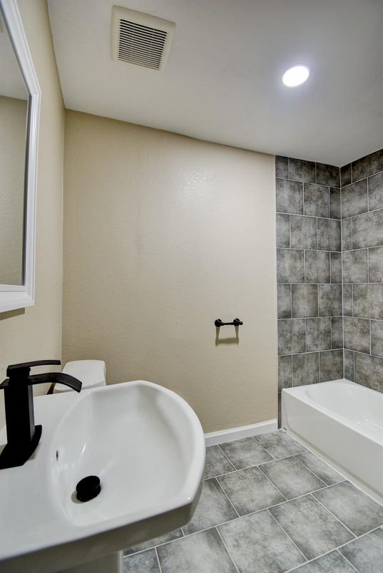 Bathroom, Interior, Recessed Lighting