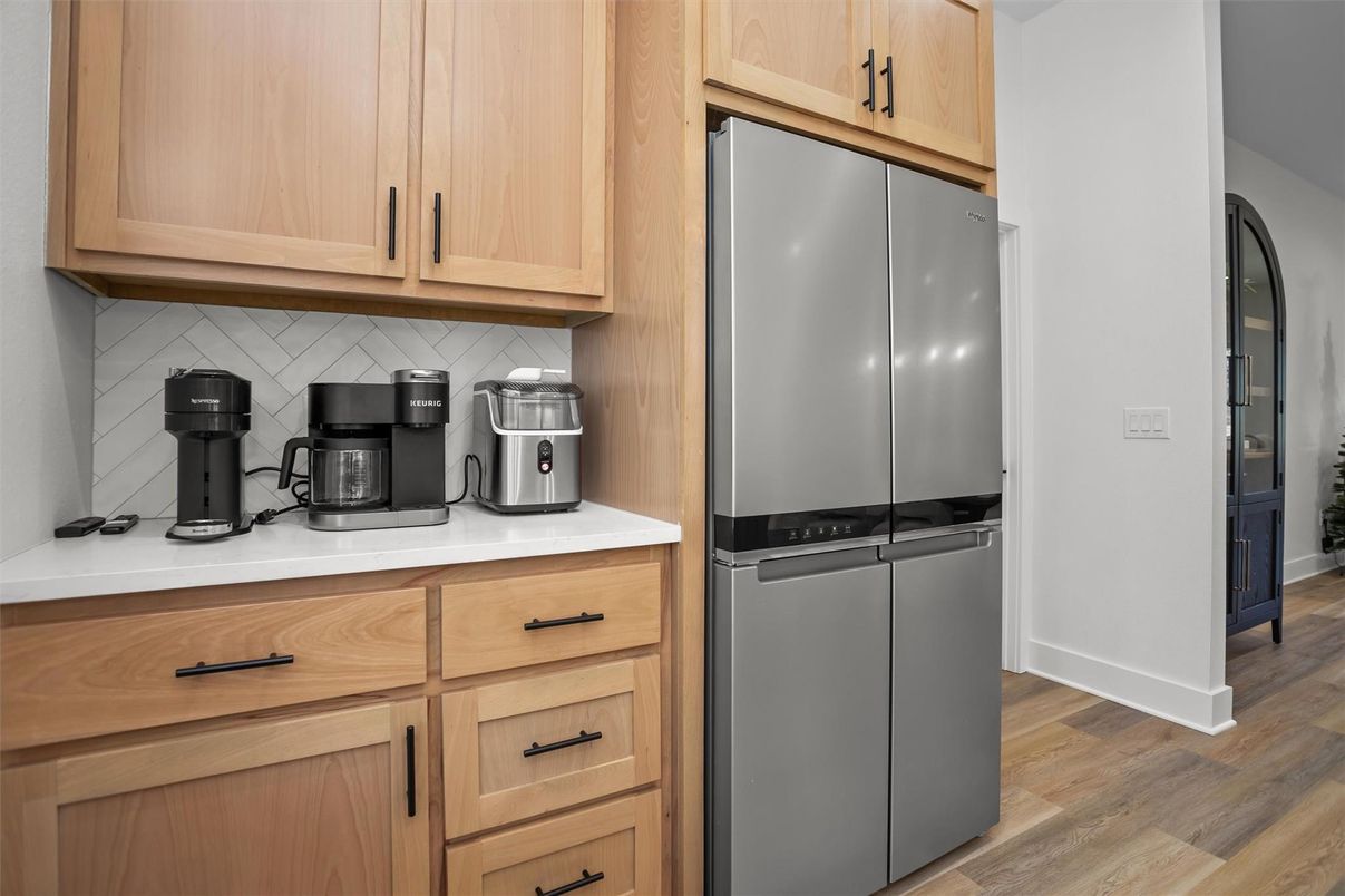 Interior, Kitchen, Washer, Wood Texture Flooring