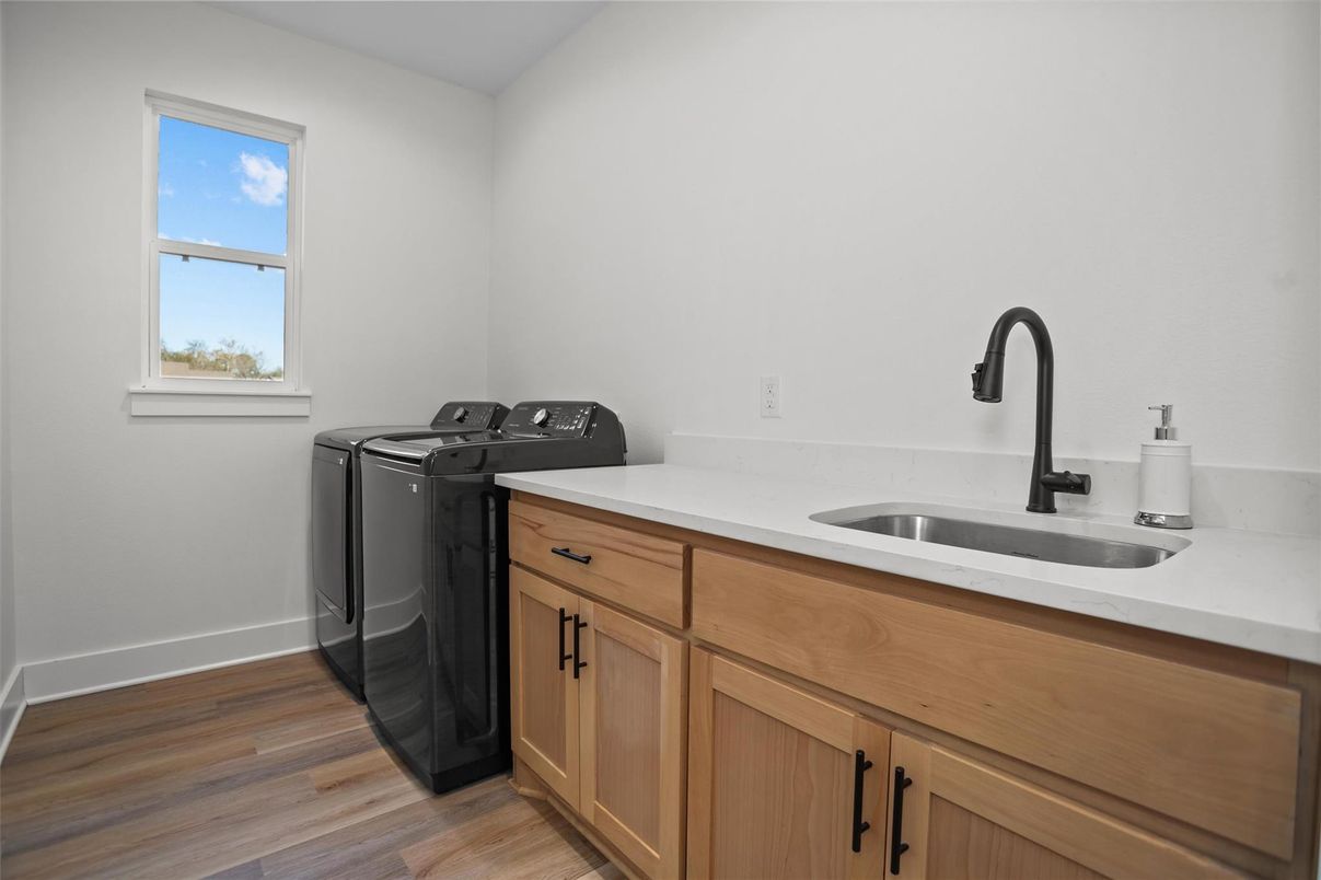 Interior, Washer, Wood Texture Flooring