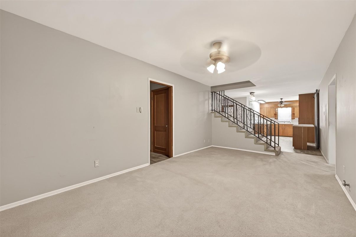 Empty room, Interior