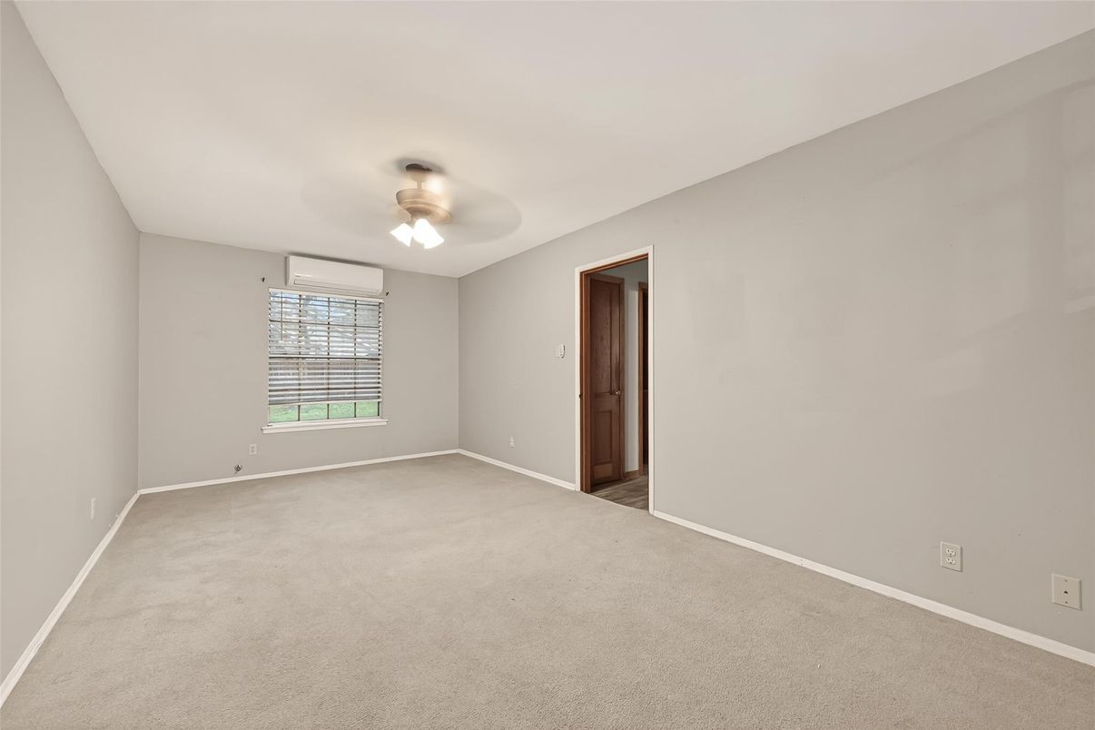 Empty room, Interior