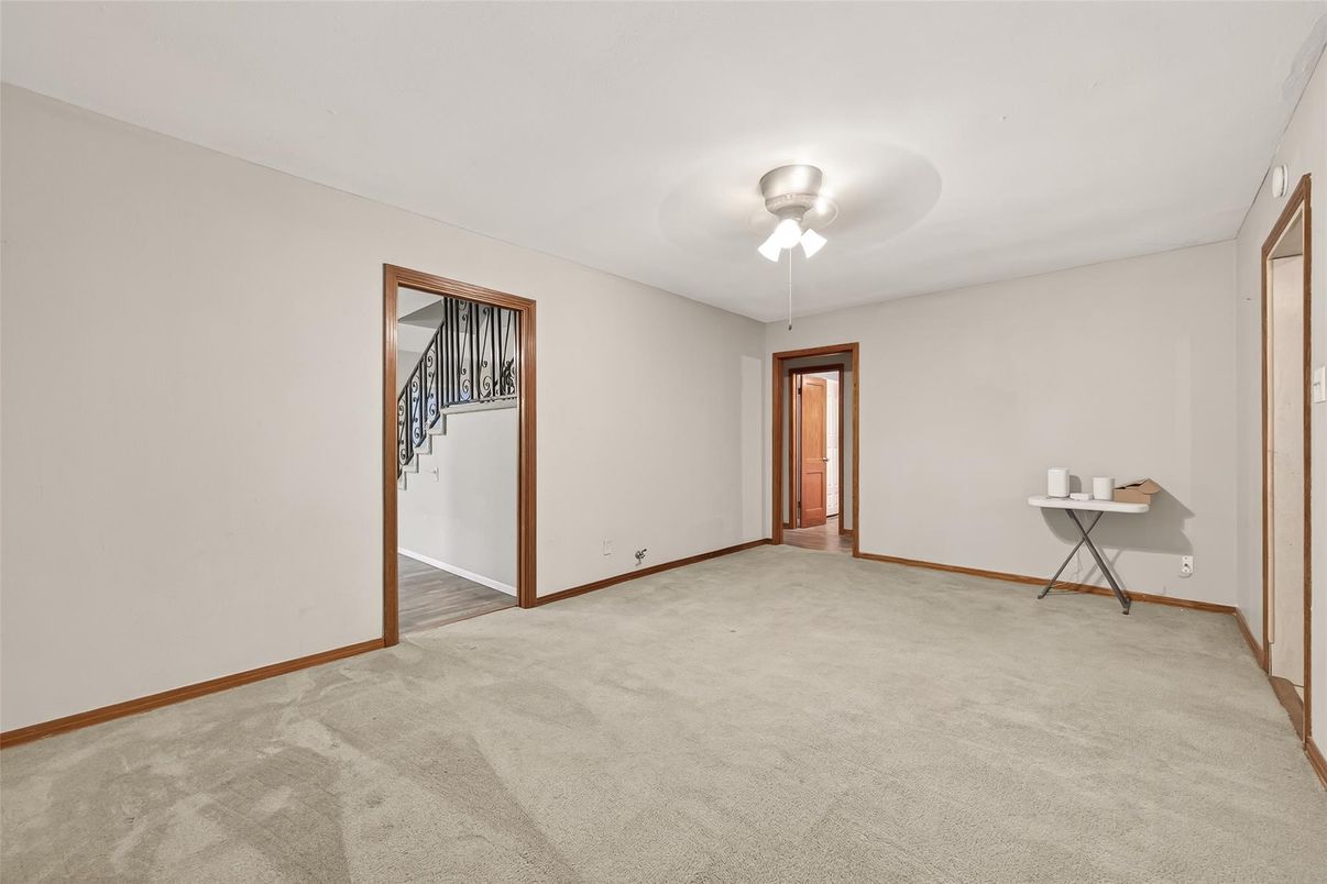 Empty room, Interior