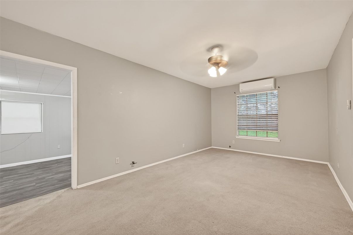 Empty room, Interior