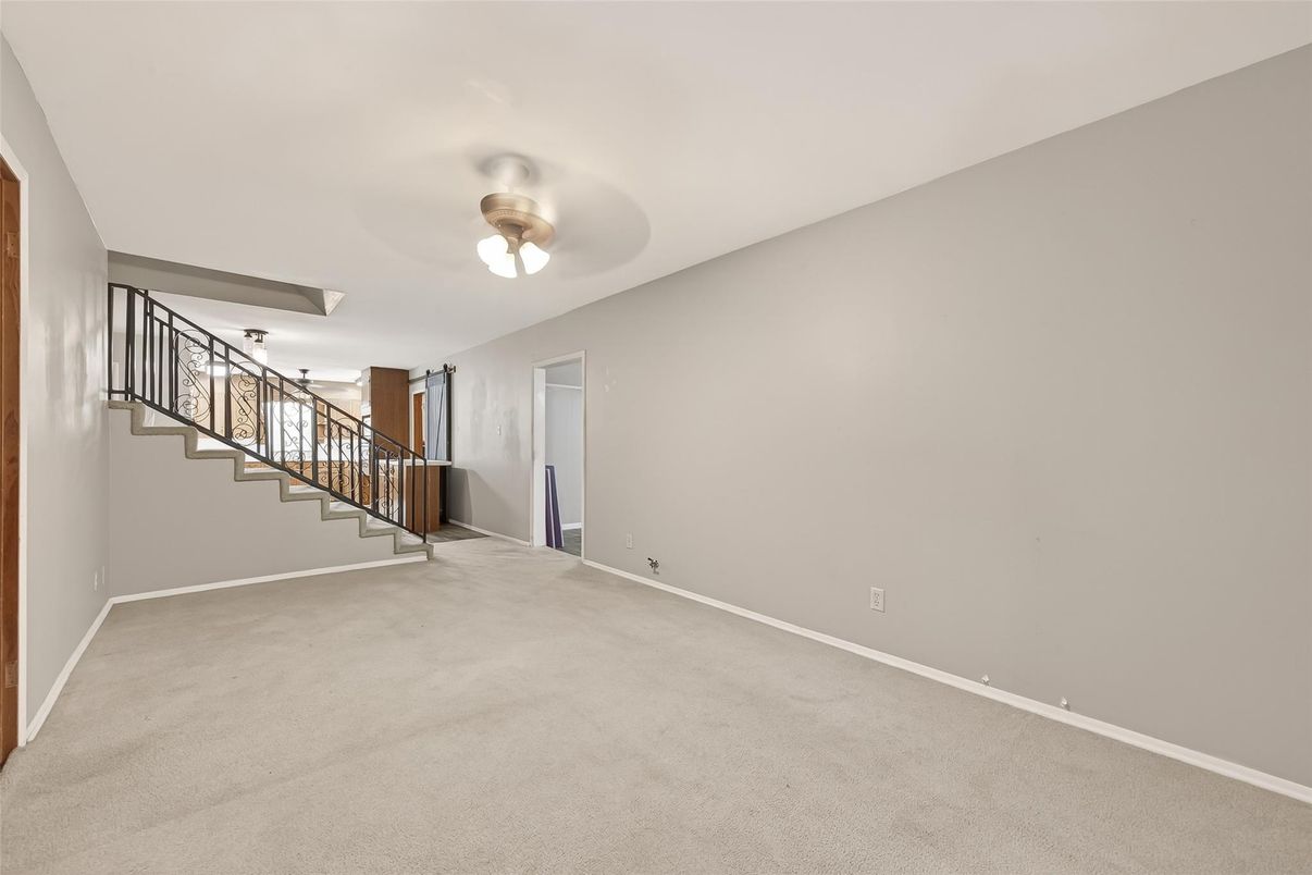 Empty room, Interior