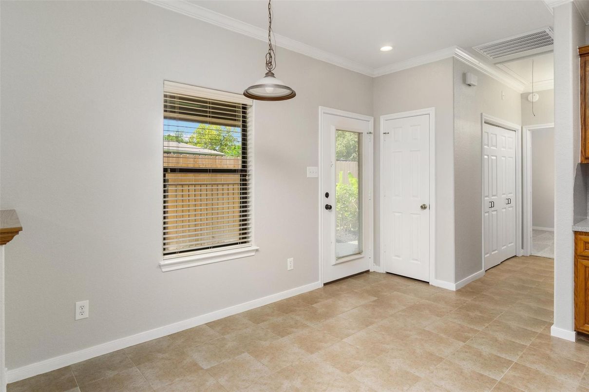 Empty room, Interior, Pendant Lights, Recessed Lighting