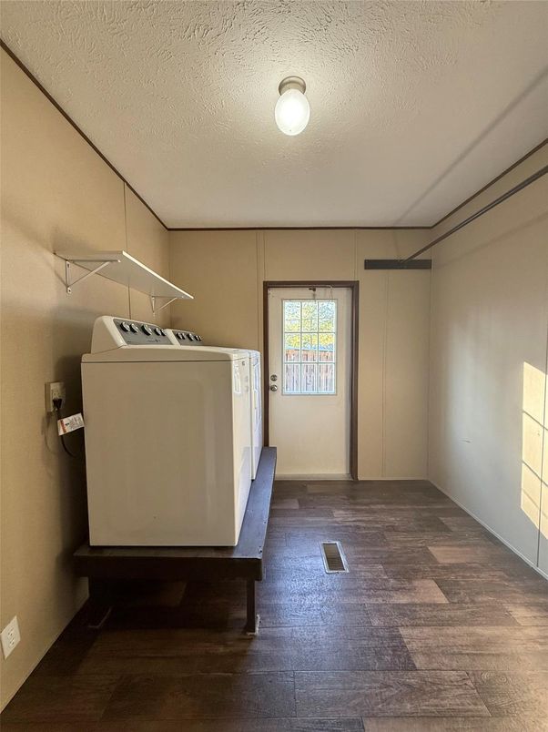 Interior, Washer, Wood Texture Flooring