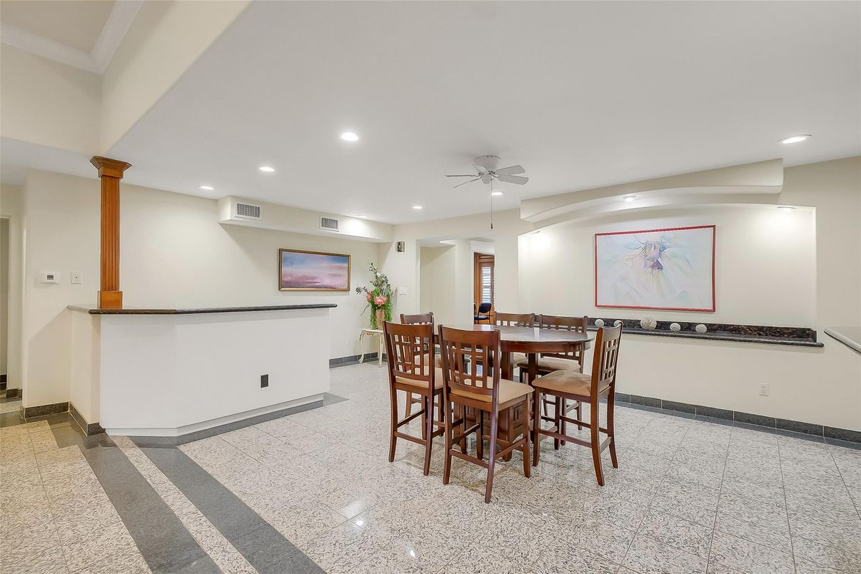 Dining room, Interior, Recessed Lighting