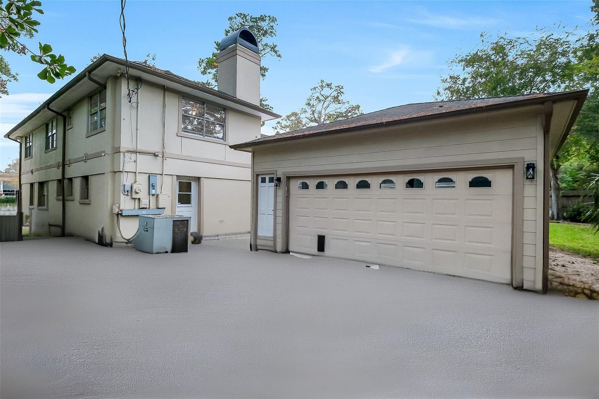 Detached Garage, Exterior