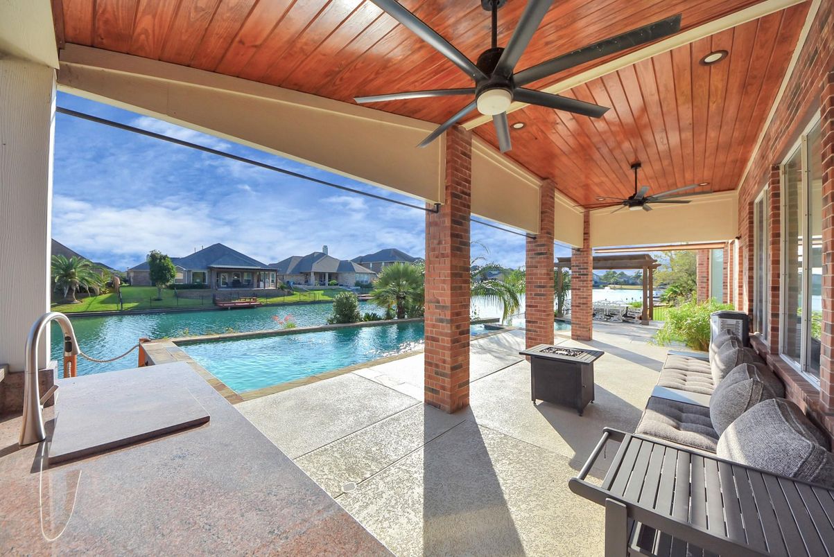 Exterior, Pool, Water