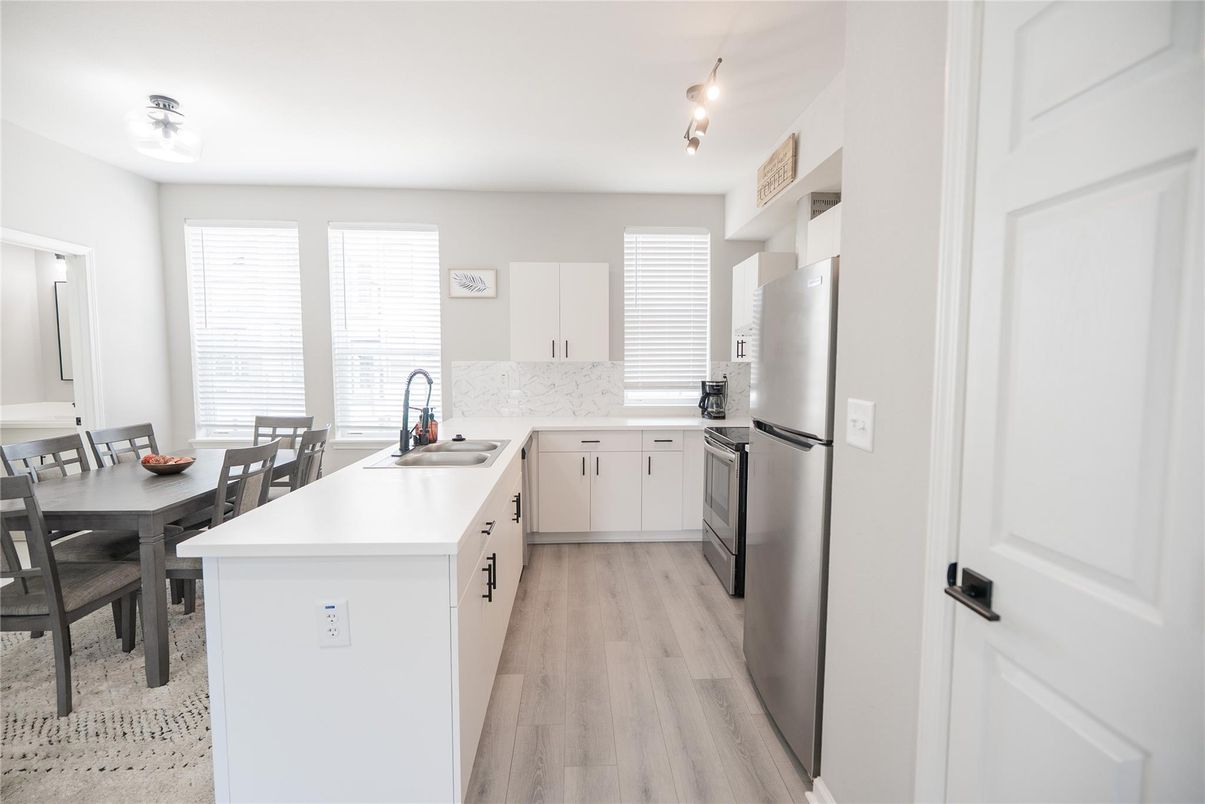 Dining room, Interior, Kitchen, Stainless Steel Appliances, Wood Texture Flooring