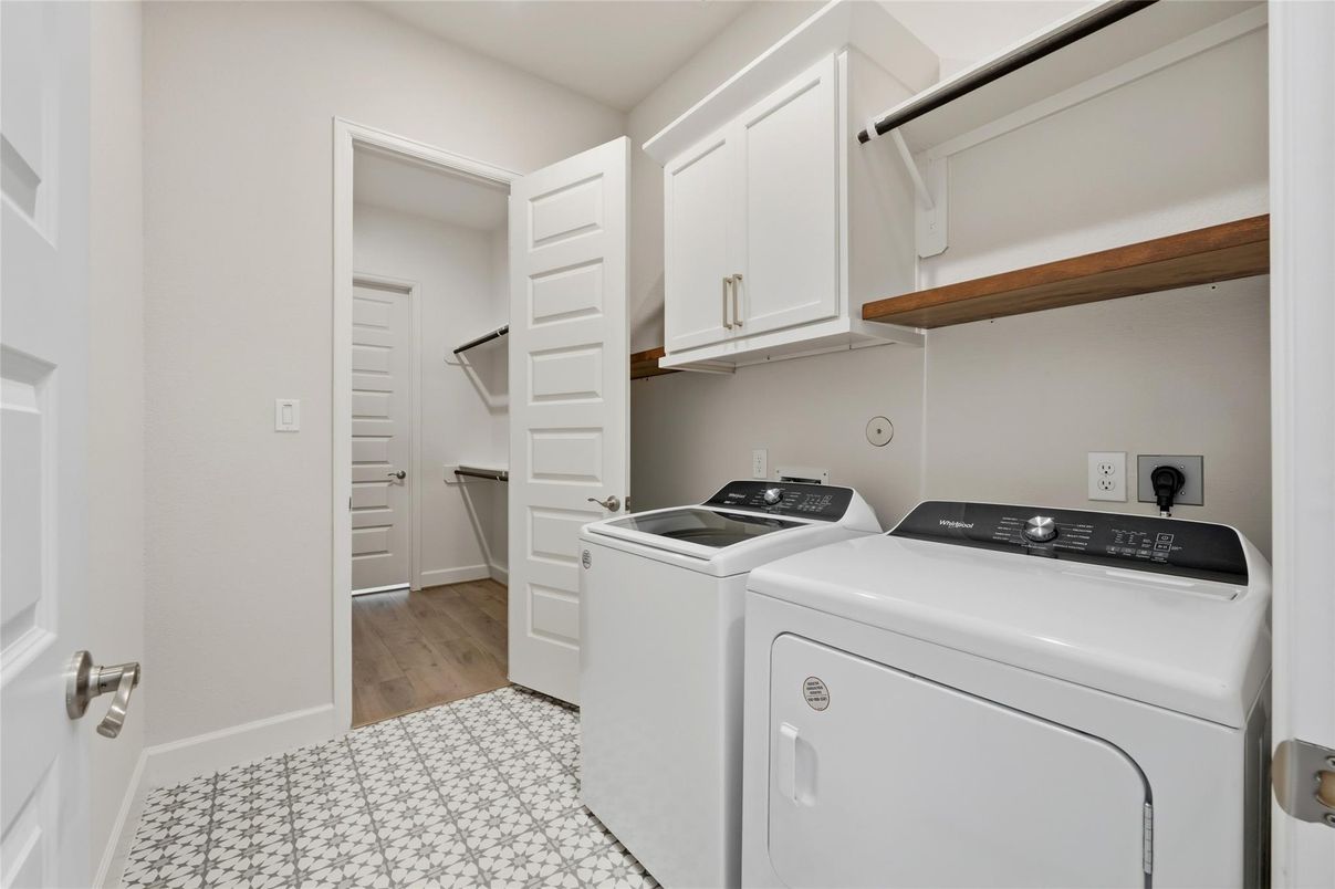 Interior, Utility Closets, Washer, Wood Texture Flooring