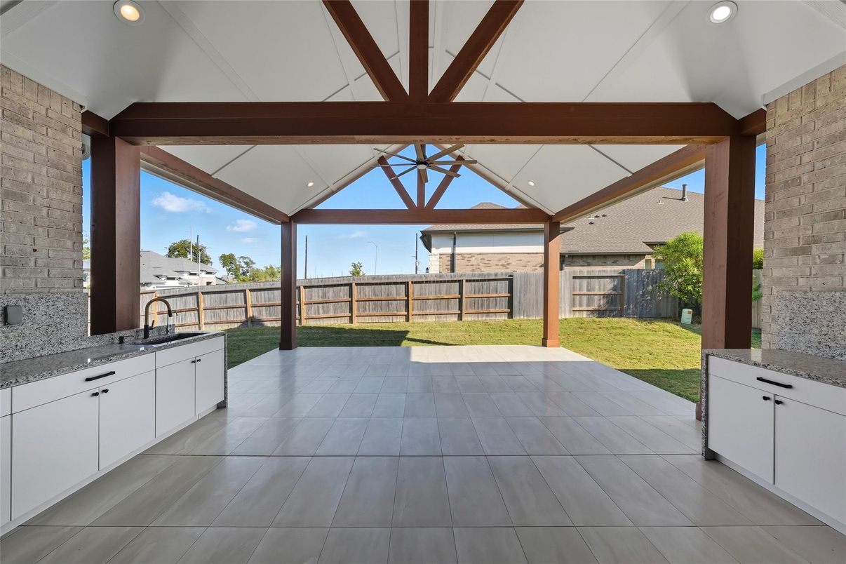 Backyard, Exterior, Outdoor Kitchen