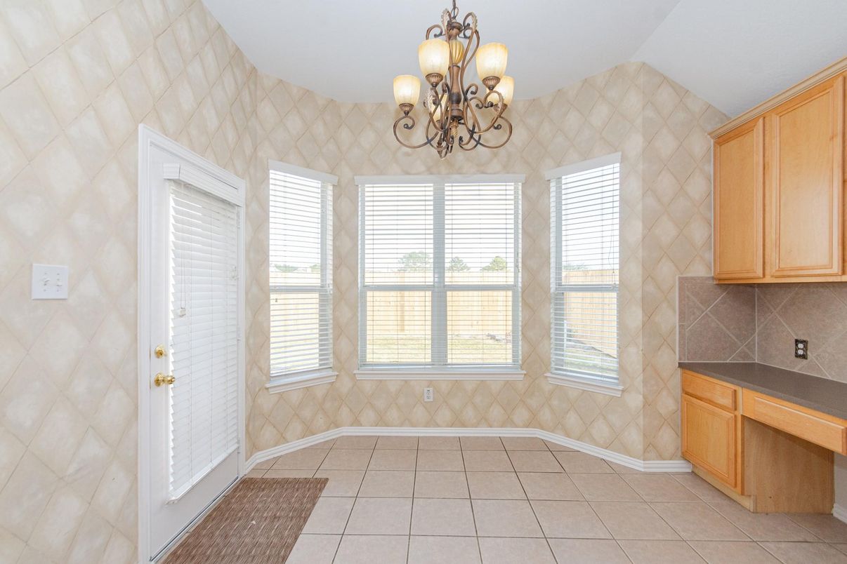 Chandelier, Empty room, Interior