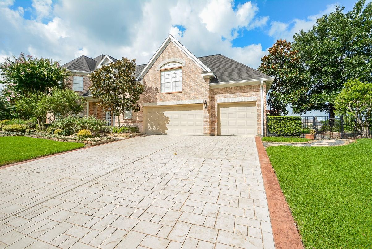 Attached, Exterior, Facade, Brick Facade, Brick Traditional