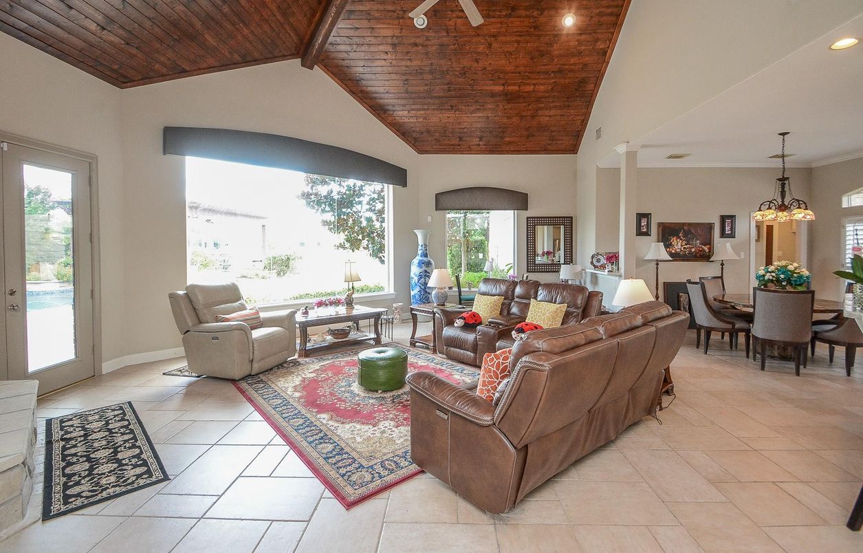 Dining room, Interior, Living room, Pendant Lights, Recessed Lighting, Wooden Ceilings