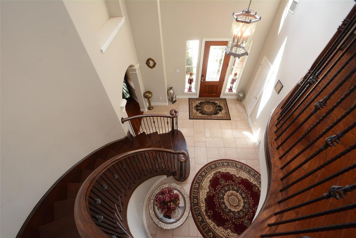 Chandelier, Interior