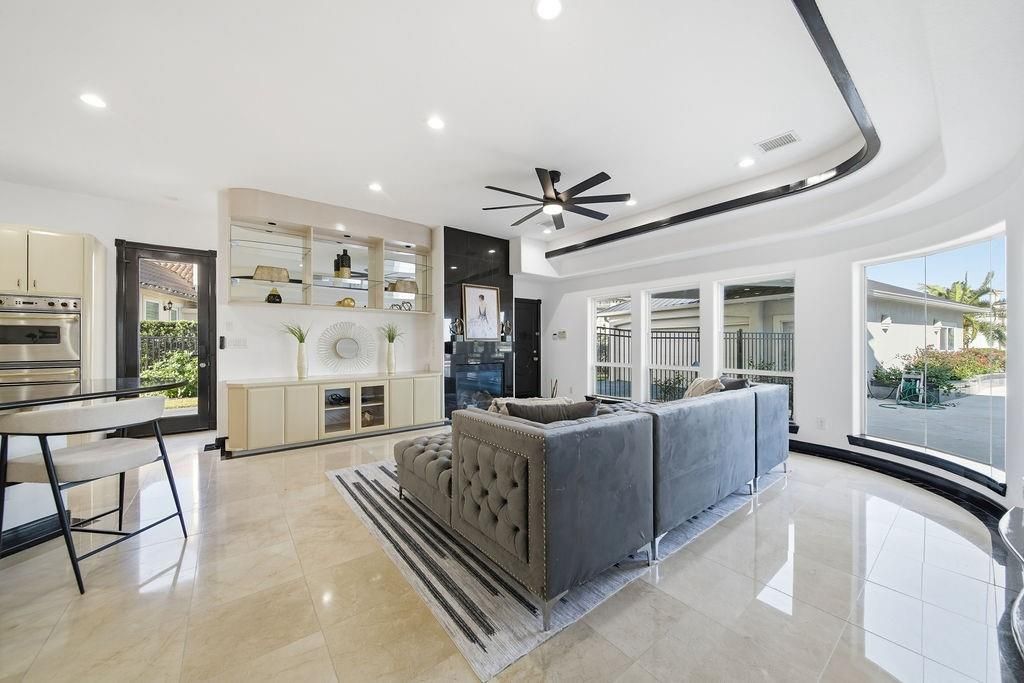 Interior, Living room, Recessed Lighting, Stainless Steel Appliances