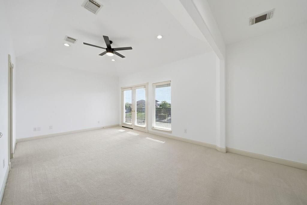 Empty room, Interior, Recessed Lighting