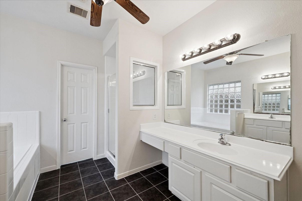 Bathroom, Dual Sink Vanities, Interior