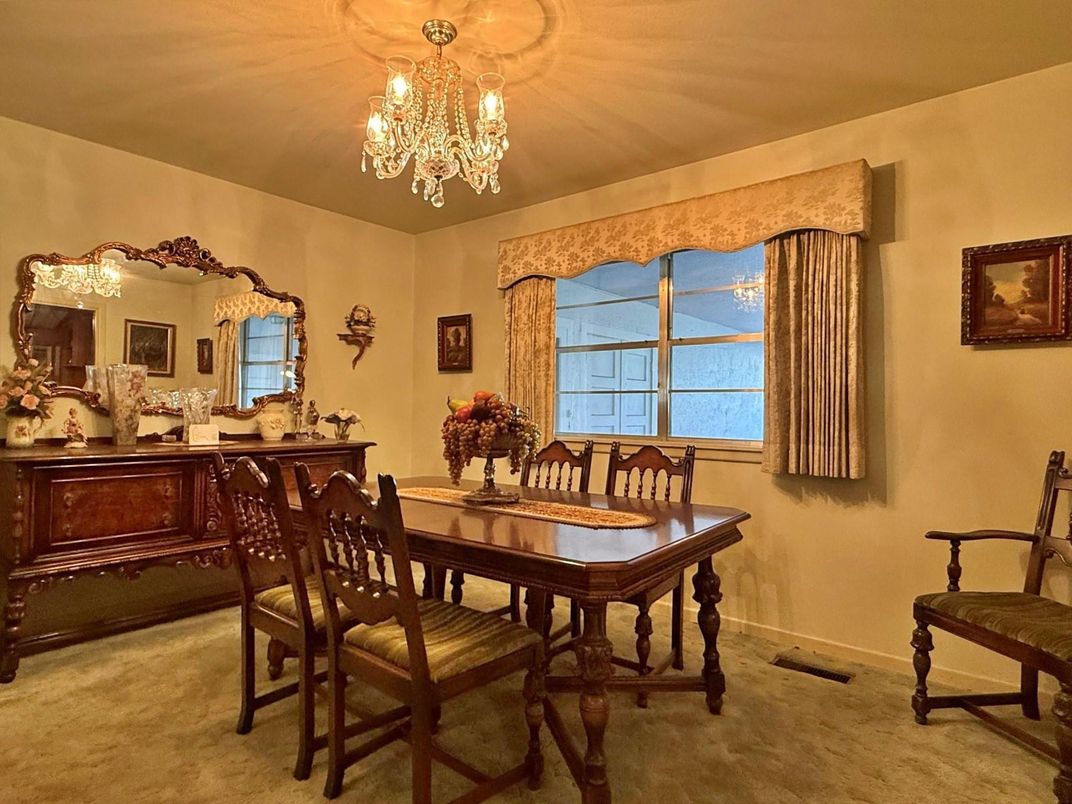 Chandelier, Dining room, Interior