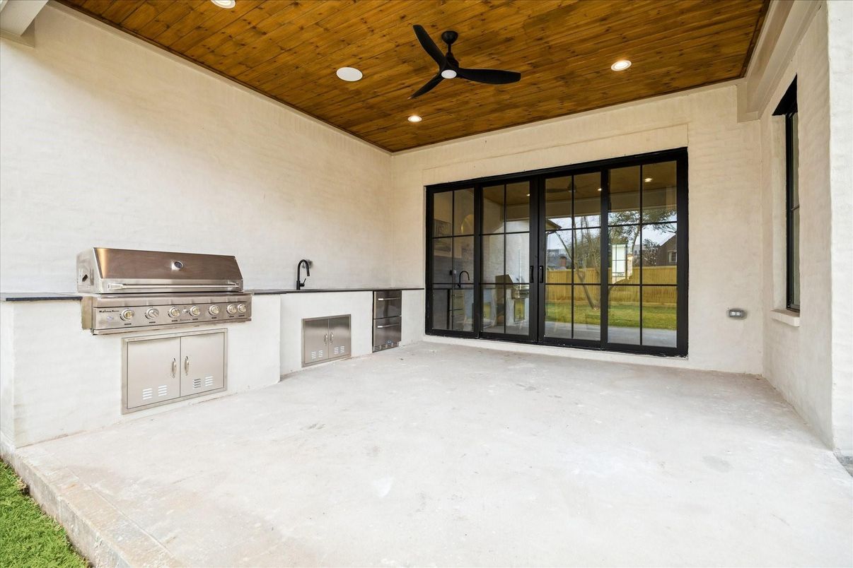 Exterior, Outdoor Kitchen