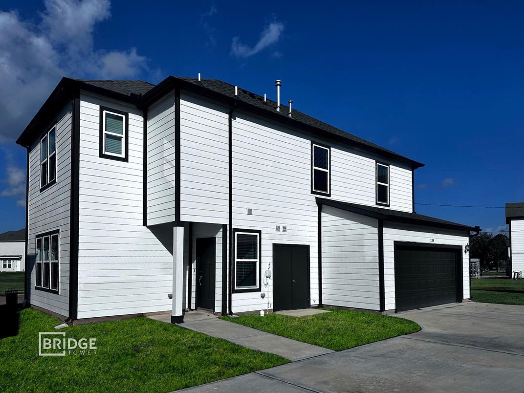 Attached, Exterior, Facade, Rowhouse