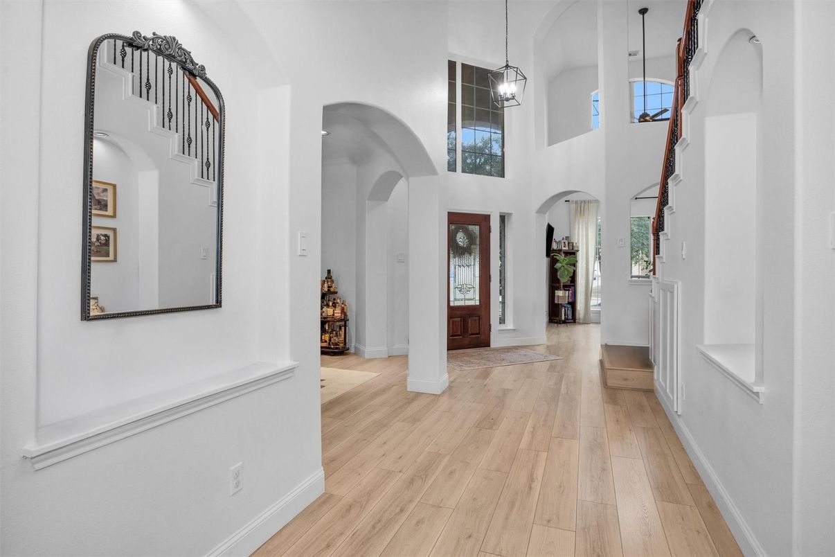 Interior, Pendant Lights, Wood Texture Flooring