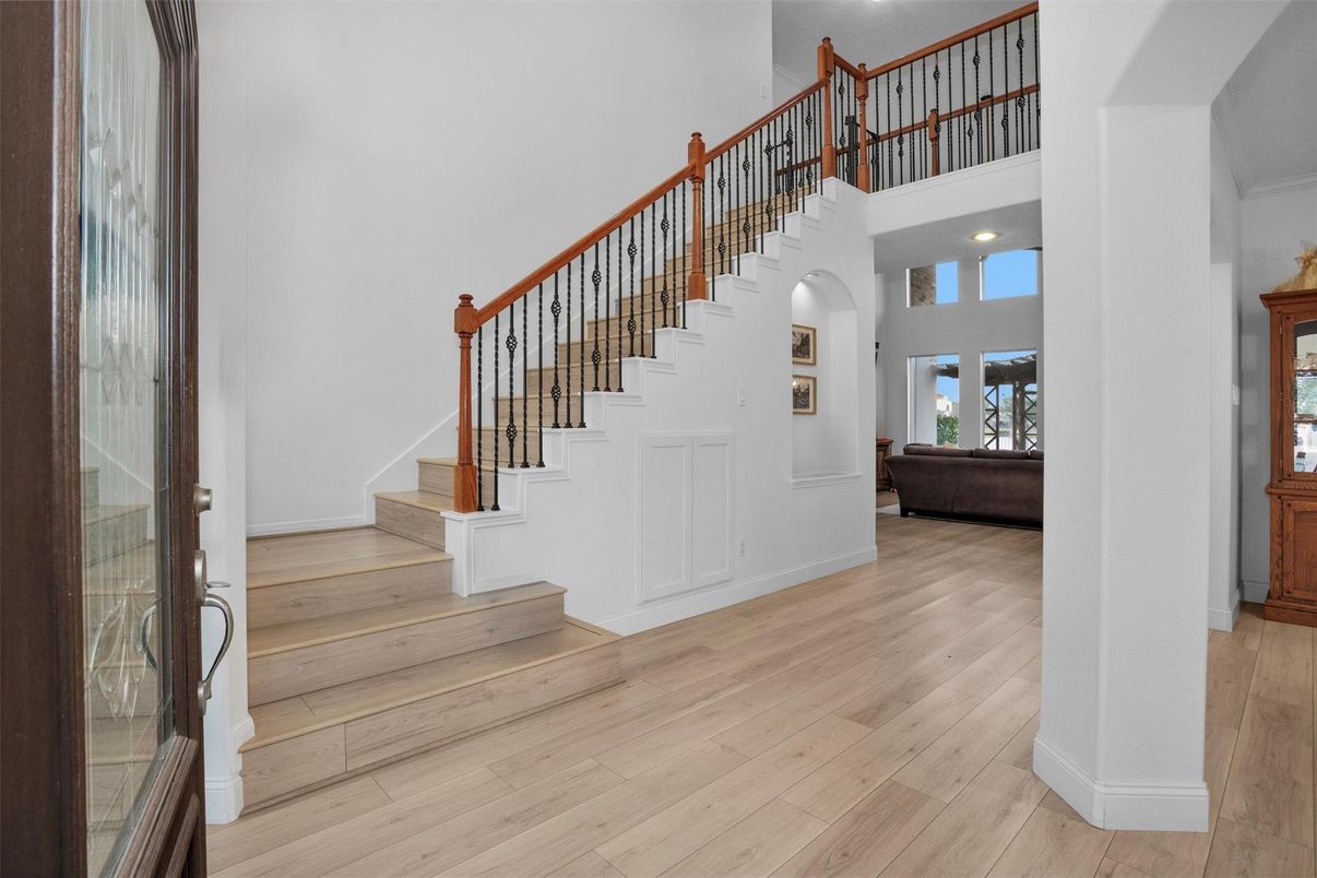 Interior, Recessed Lighting, Wood Texture Flooring