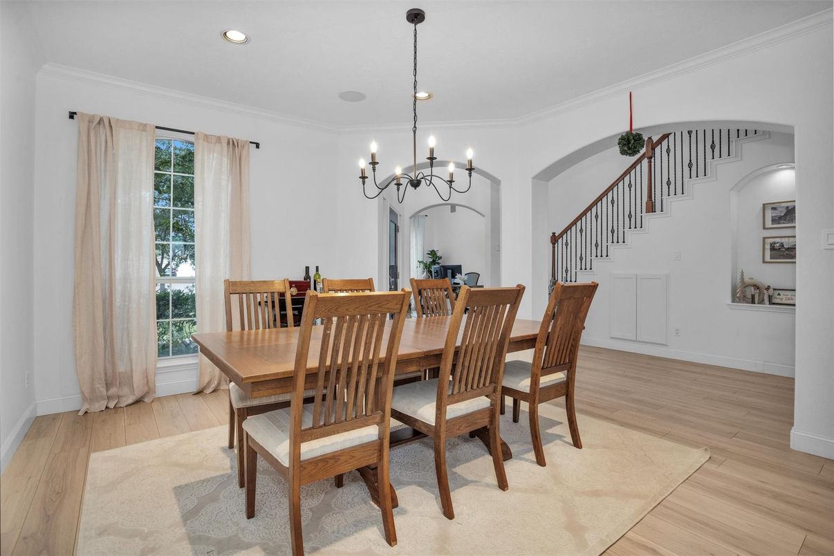 Chandelier, Dining room, Interior, Recessed Lighting, Wood Texture Flooring
