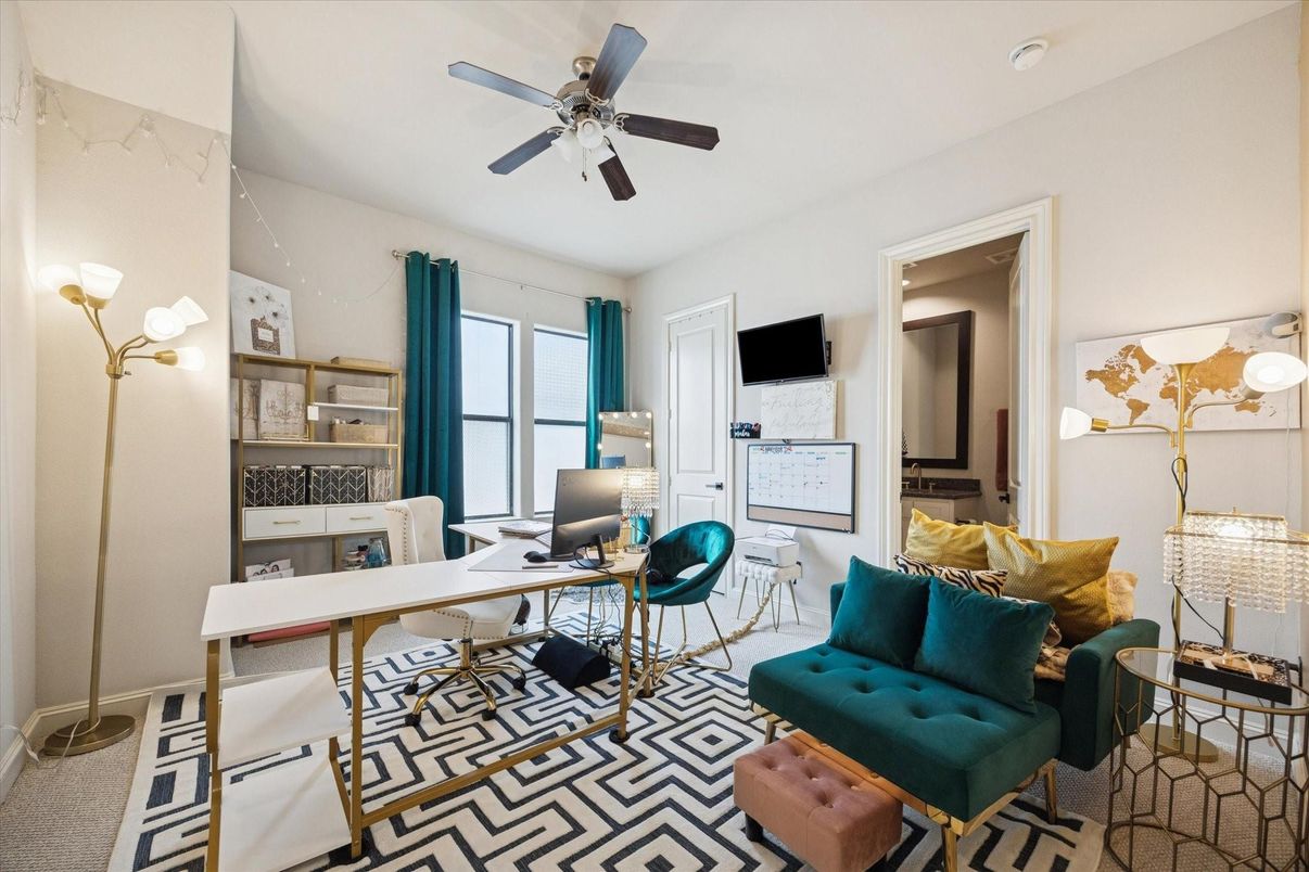 Home Office, Interior