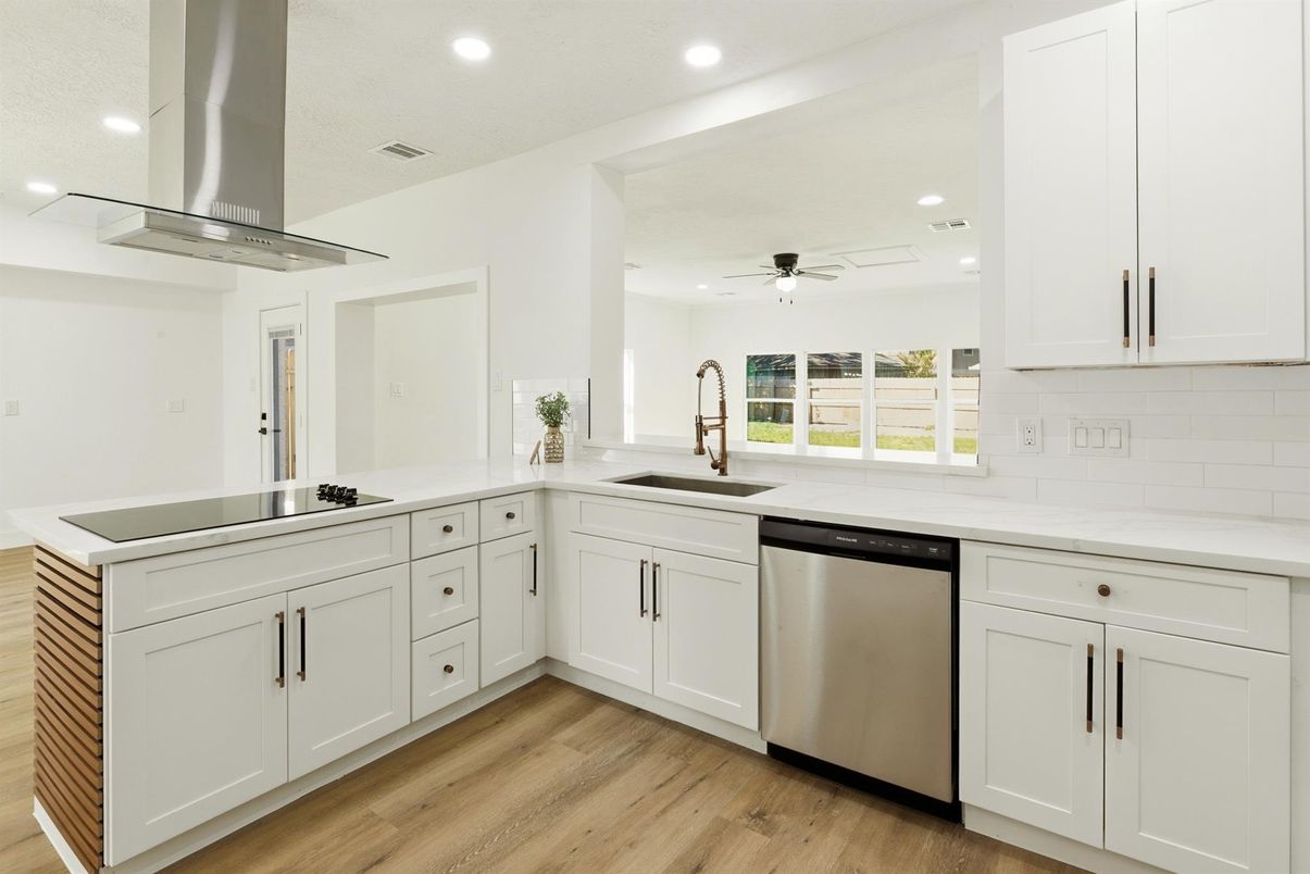 Interior, Kitchen, Recessed Lighting, Wood Texture Flooring