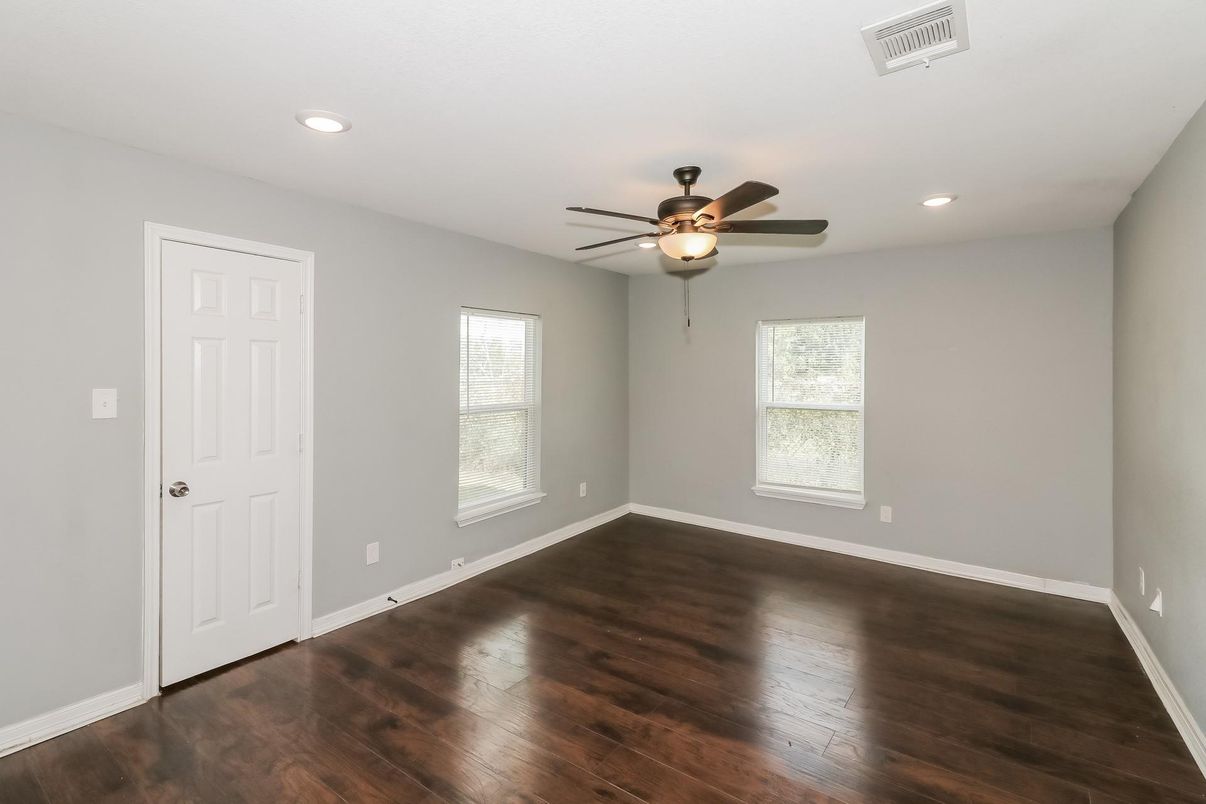 Empty room, Interior, Recessed Lighting, Wood Texture Flooring