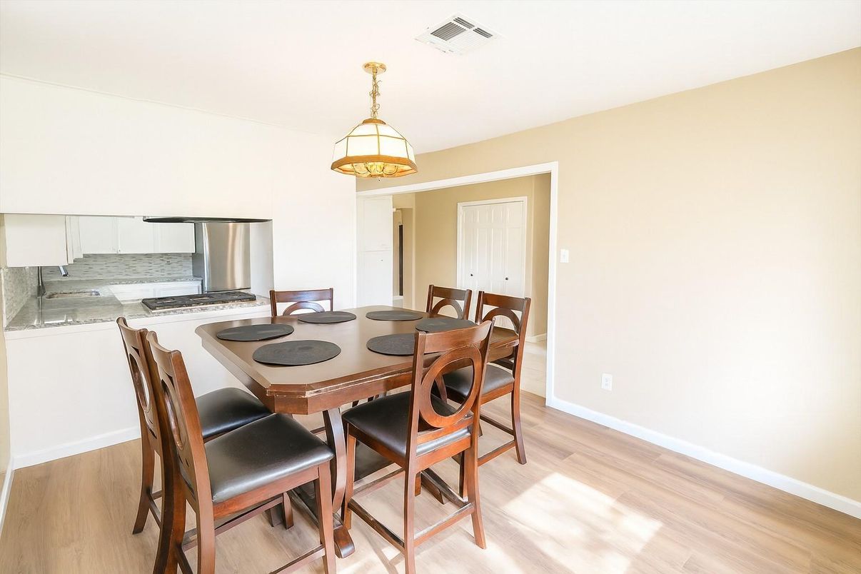 Dining room, Interior, Kitchen, Stainless Steel Appliances, Wood Texture Flooring