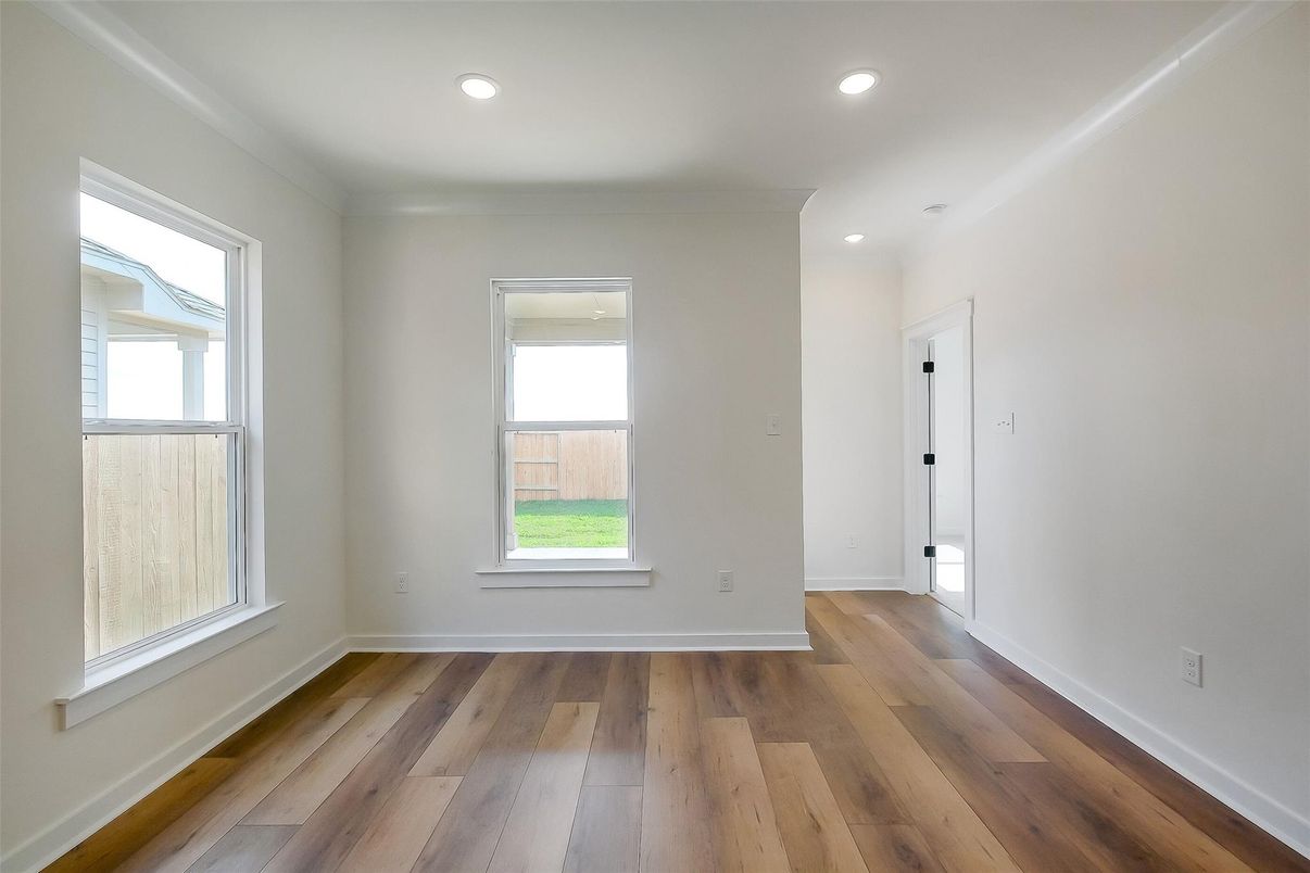 Empty room, Interior, Recessed Lighting, Wood Texture Flooring
