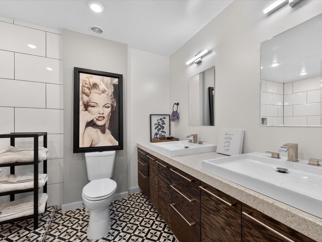 Bathroom, Dual Sink Vanities, Interior, Recessed Lighting