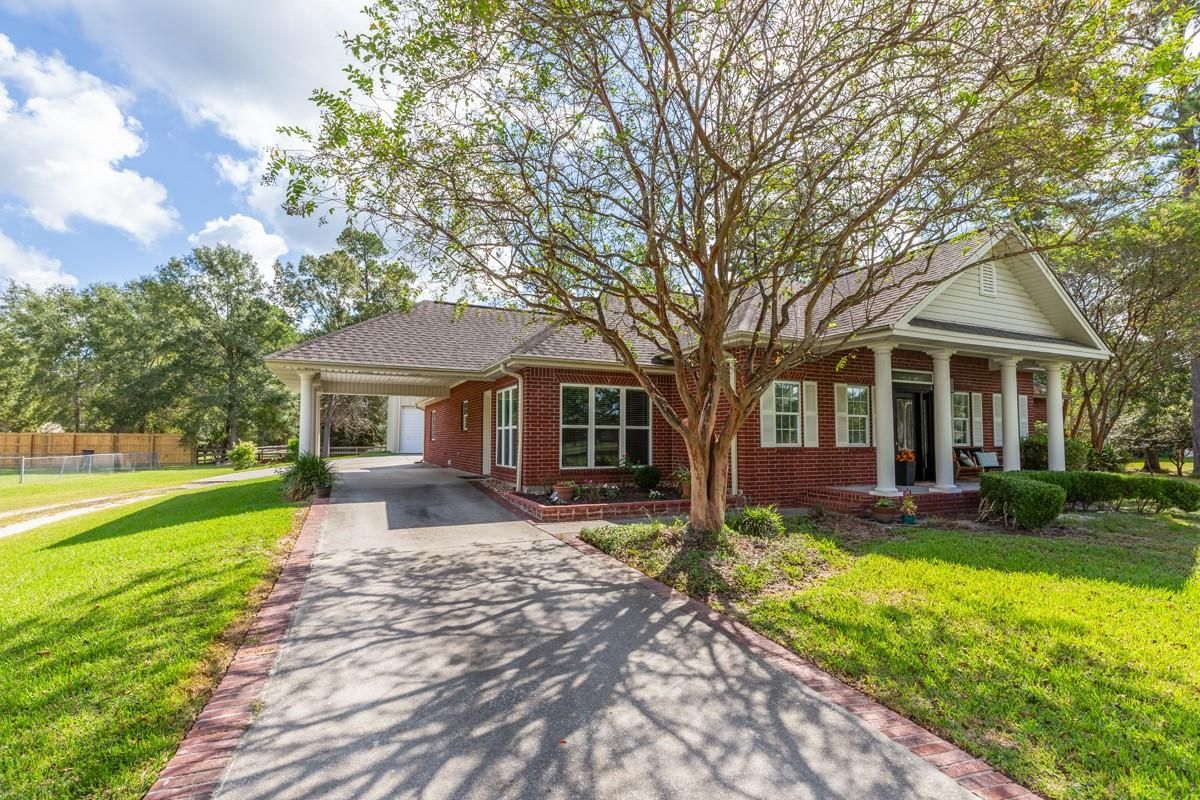 Attached, Exterior, Facade, Brick Facade, Cape Cod