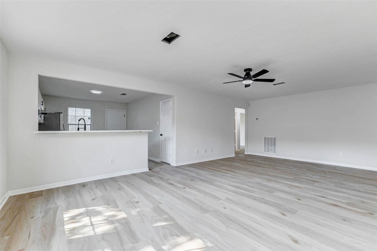 Empty room, Interior, Recessed Lighting, Wood Texture Flooring