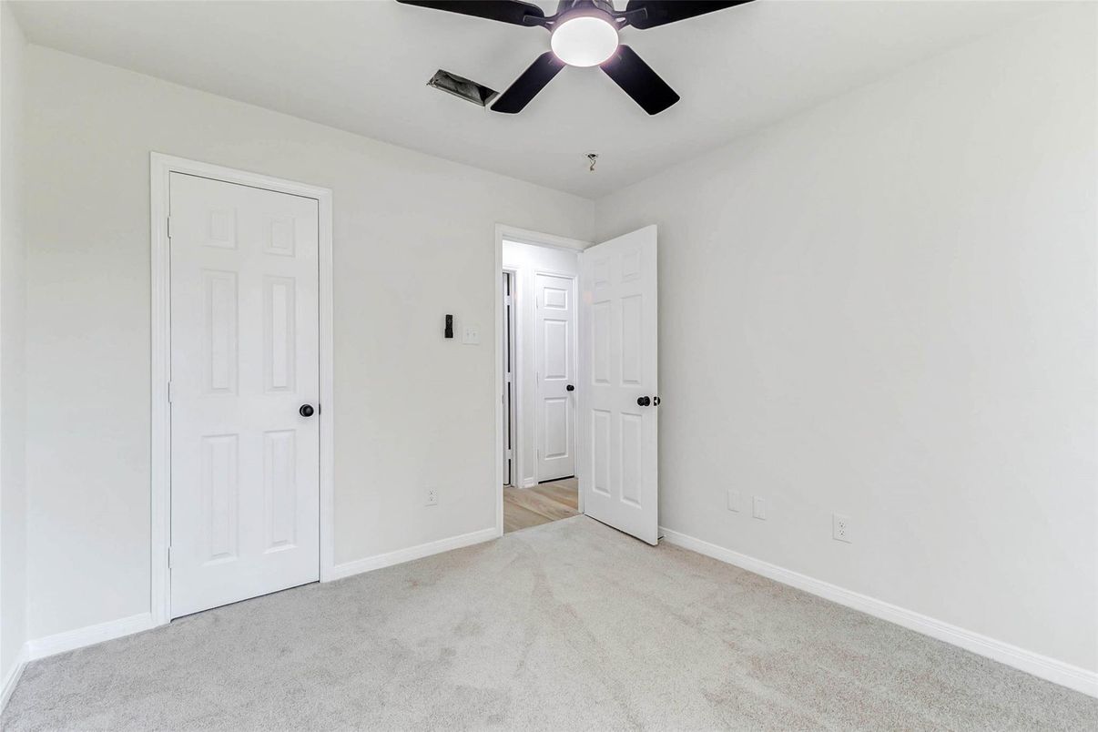 Empty room, Interior