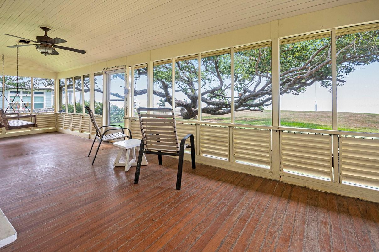 Interior, Sun Room, Water, Wood Texture Flooring
