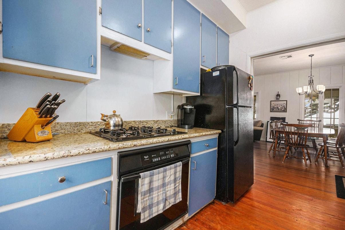 Chandelier, Dining room, Interior, Kitchen, Wood Texture Flooring