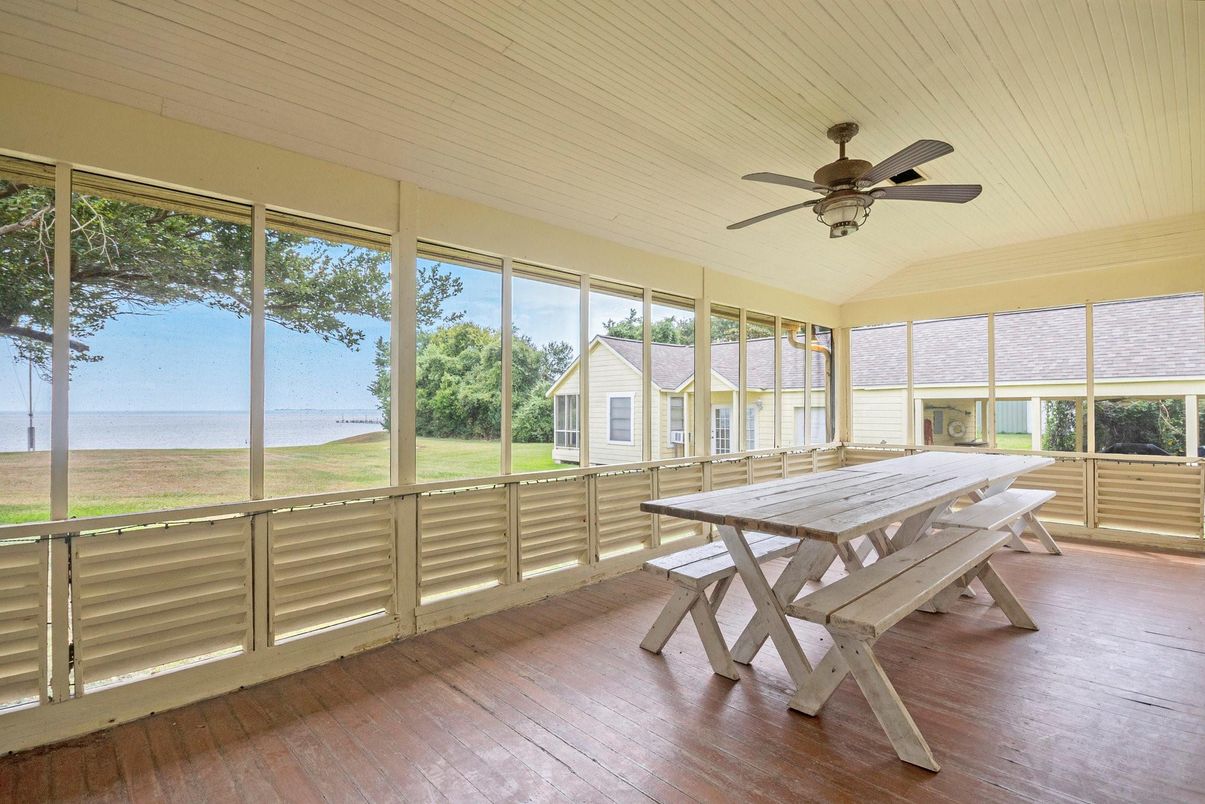 Interior, Sun Room, Water, Wood Texture Flooring