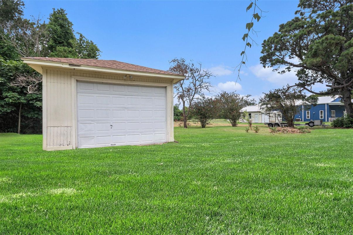 Backyard, Detached Garage, Exterior