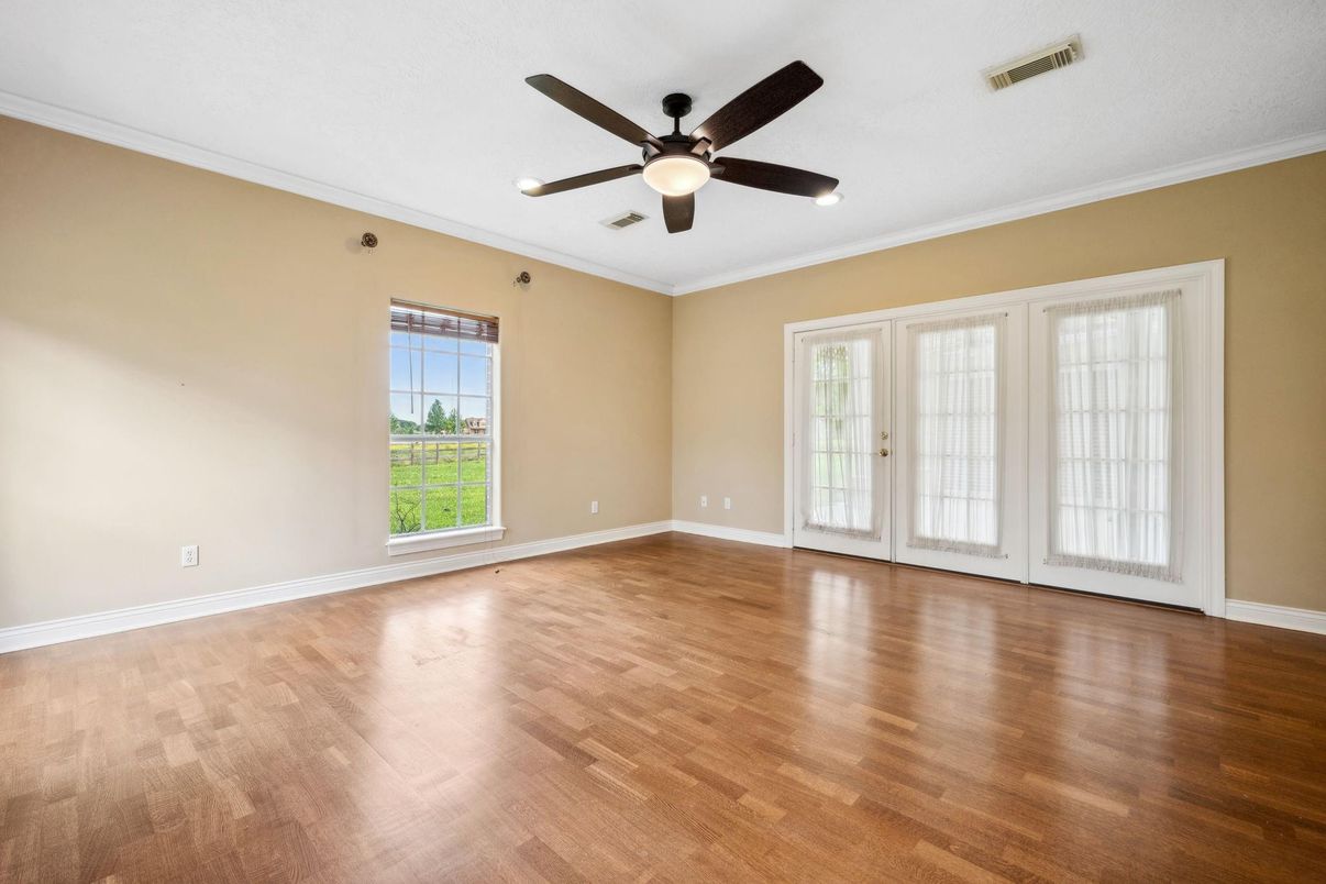Empty room, Interior, Recessed Lighting, Wood Texture Flooring