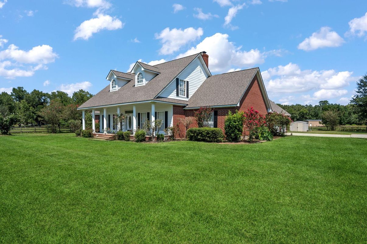 Backyard, Exterior, Facade, Brick Facade, Cape Cod