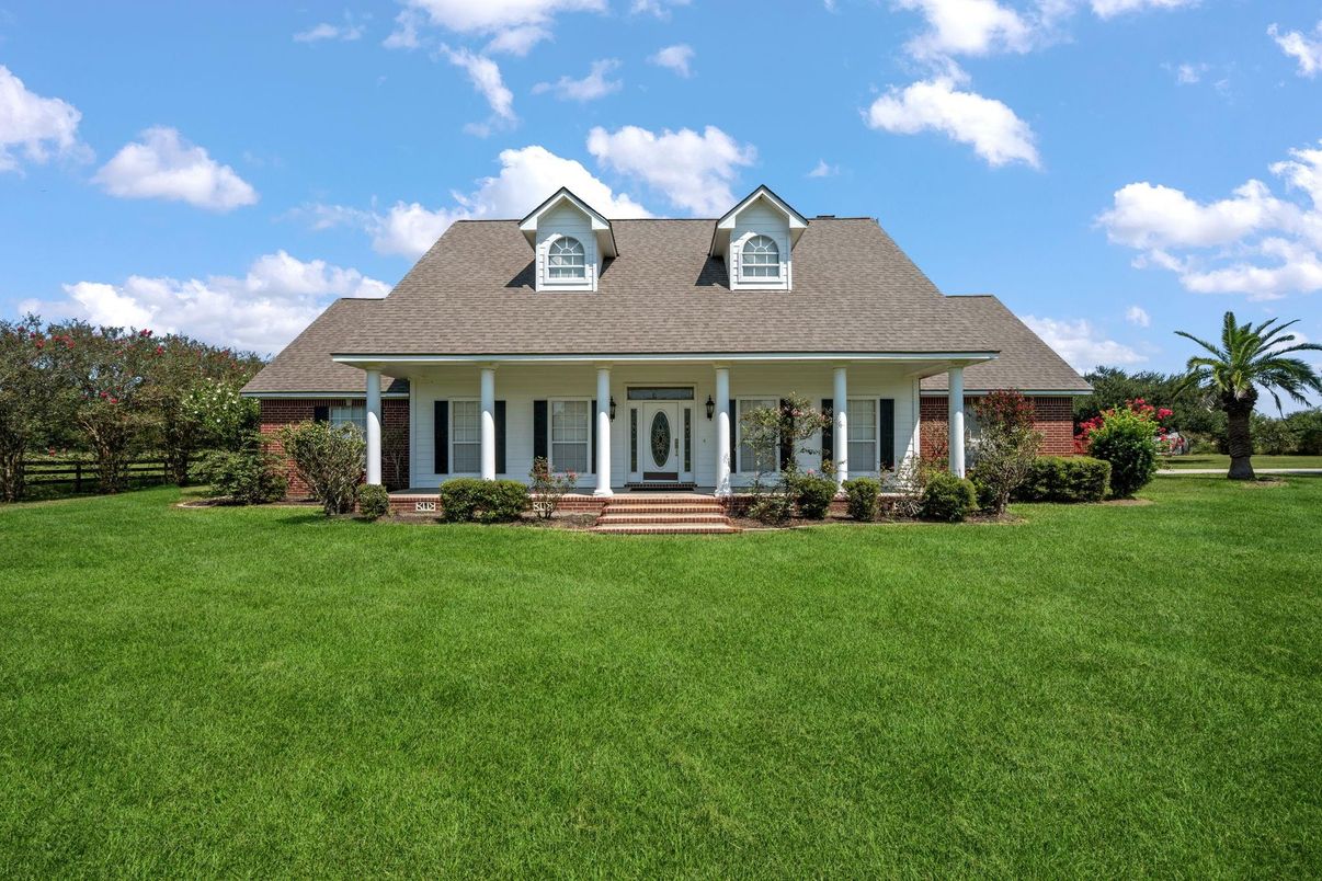 Exterior, Facade, Cape Cod