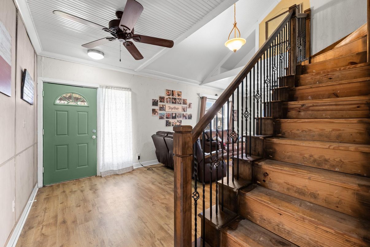 Interior, Pendant Lights, Wood Texture Flooring, Wooden Walls