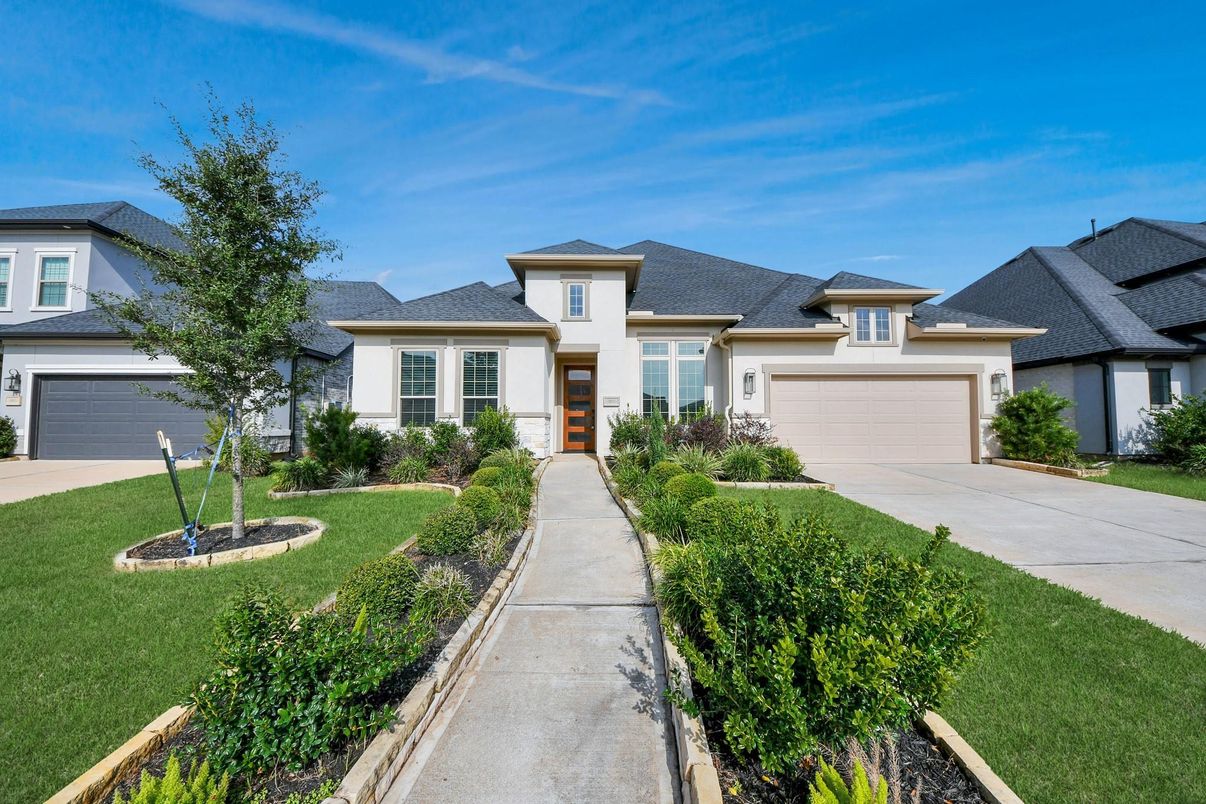 Attached, Exterior, Facade, French Provincial