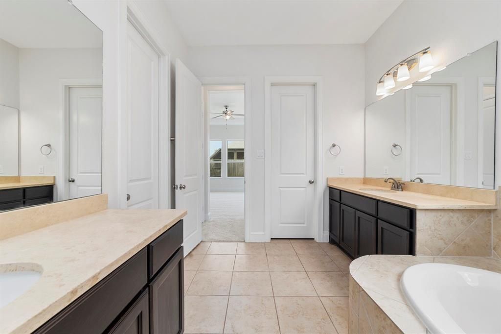 Bathroom, Dual Sink Vanities, Interior