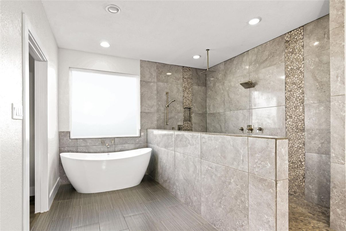 Bathroom, Free Standing Baths, Interior, Recessed Lighting