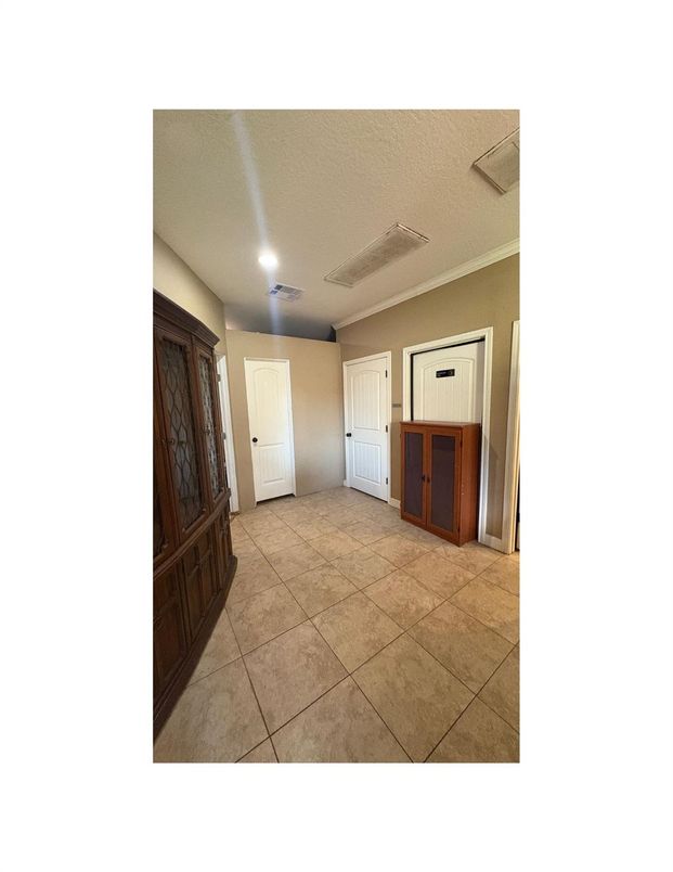 Empty room, Interior, Recessed Lighting